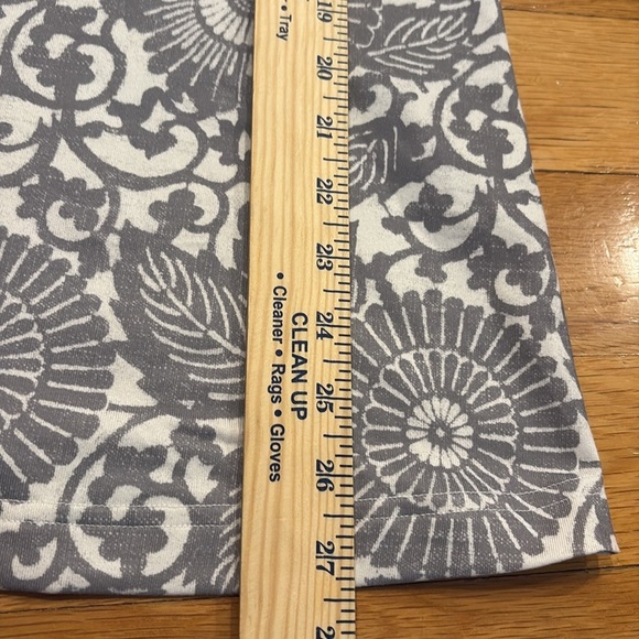 lululemon athletica Gray and White Floral Tank Top - Picture 3 of 4